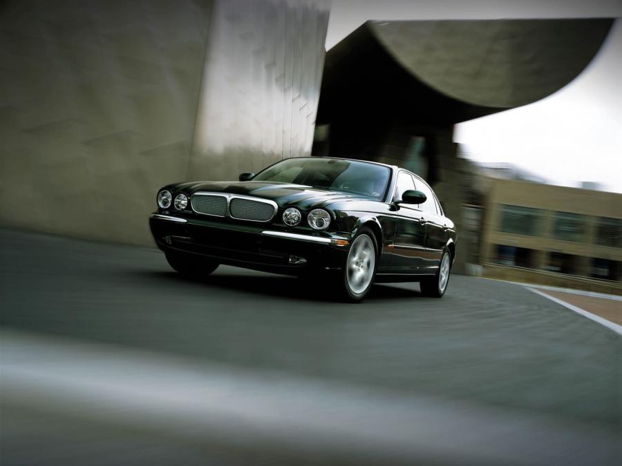  Jaguar XJ8 L 2005 года  (фото 57 из 63)